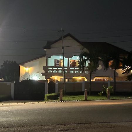 D Barfi Guesthouse, Excellent Location Кумаси Экстерьер фото